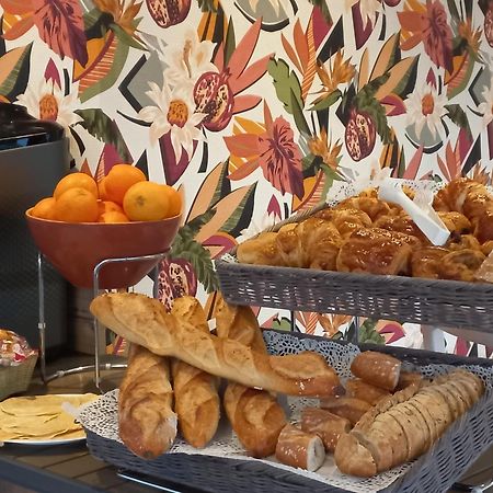 Hotel Restaurant De La Poste Saint-Just-en-Chevalet エクステリア 写真