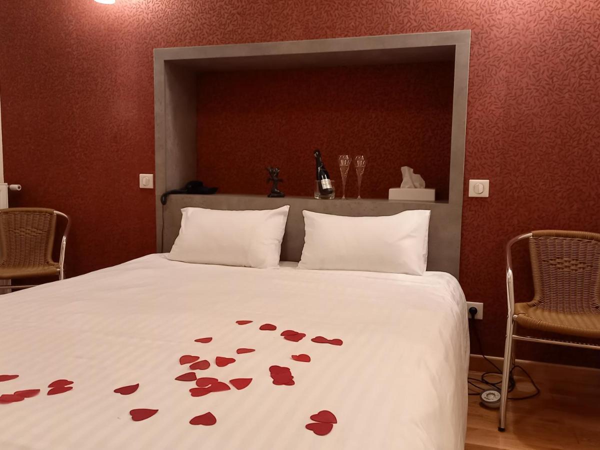 Hotel Restaurant De La Poste Saint-Just-en-Chevalet エクステリア 写真