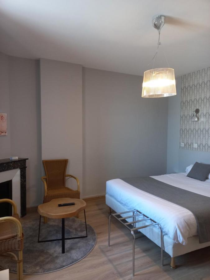 Hotel Restaurant De La Poste Saint-Just-en-Chevalet エクステリア 写真