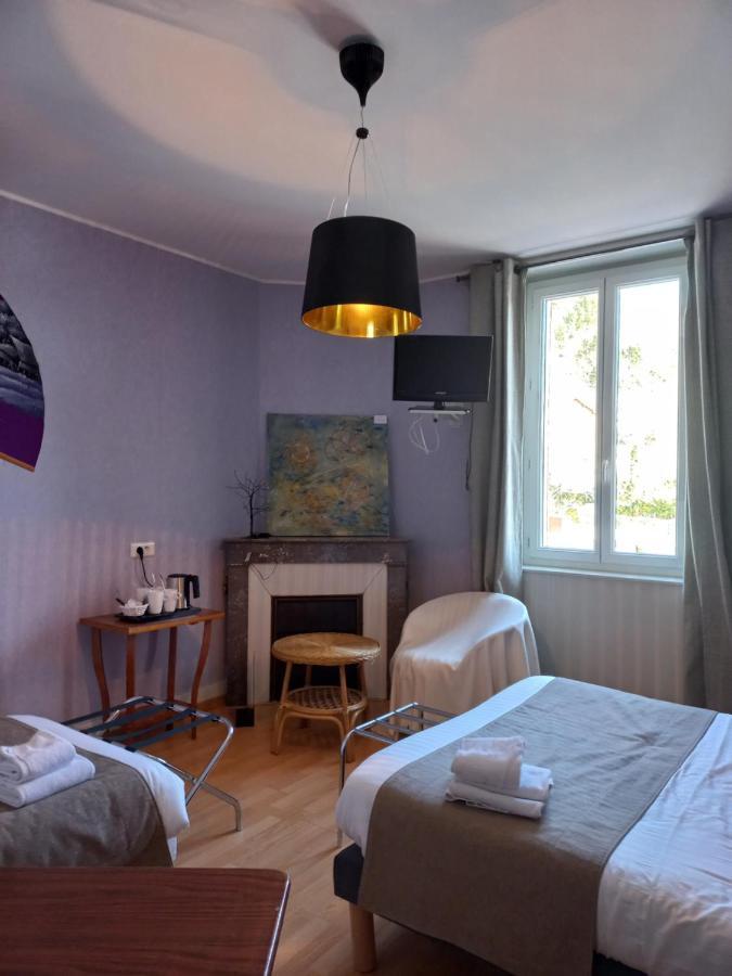 Hotel Restaurant De La Poste Saint-Just-en-Chevalet エクステリア 写真
