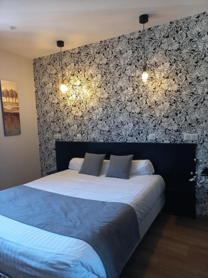 Hotel Restaurant De La Poste Saint-Just-en-Chevalet エクステリア 写真