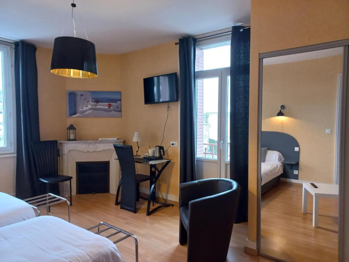 Hotel Restaurant De La Poste Saint-Just-en-Chevalet エクステリア 写真