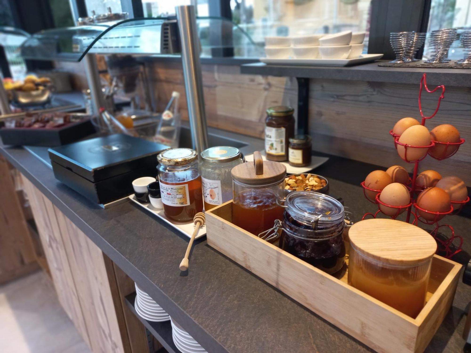 Hotel Restaurant De La Poste Saint-Just-en-Chevalet エクステリア 写真
