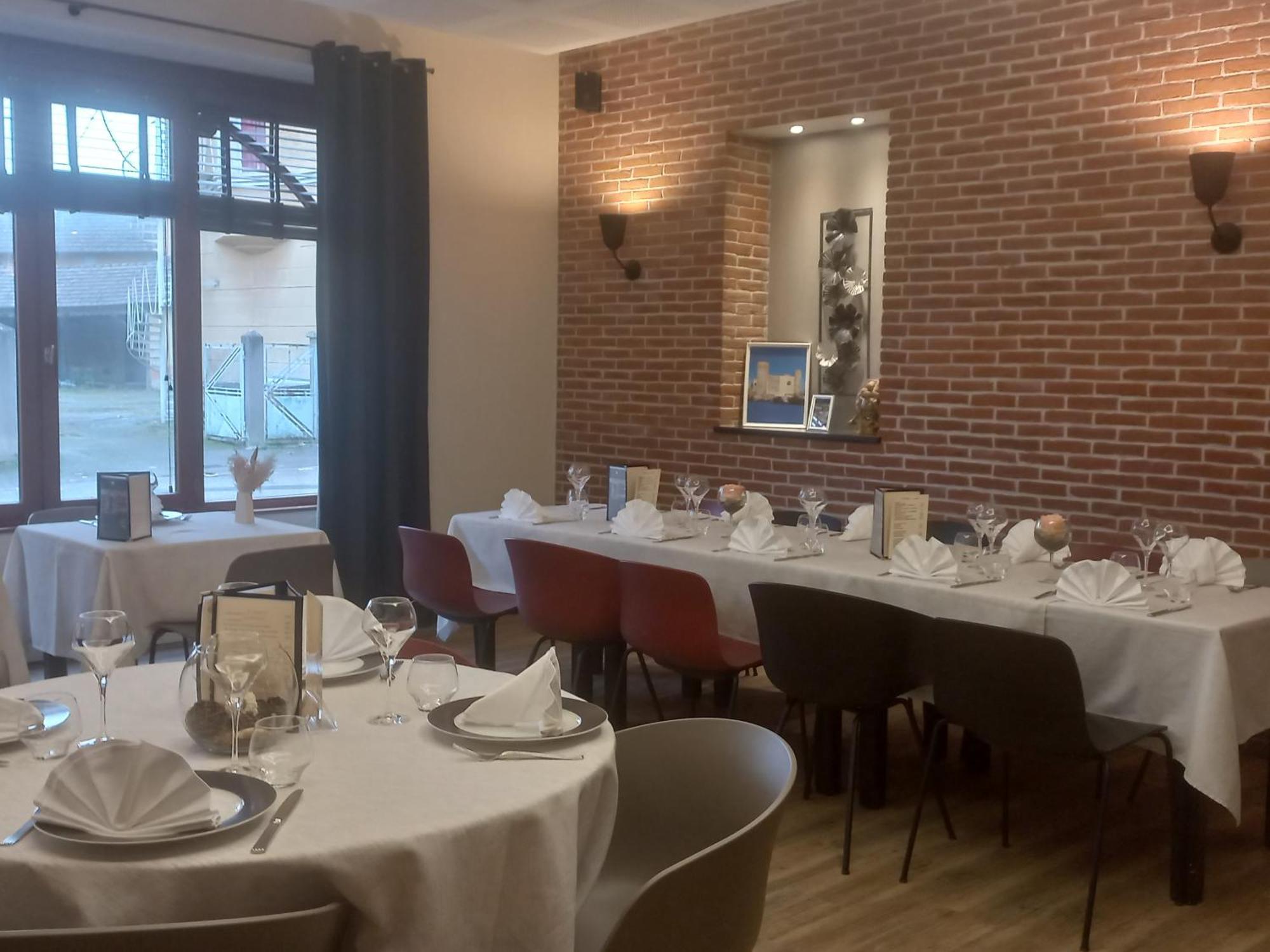 Hotel Restaurant De La Poste Saint-Just-en-Chevalet エクステリア 写真
