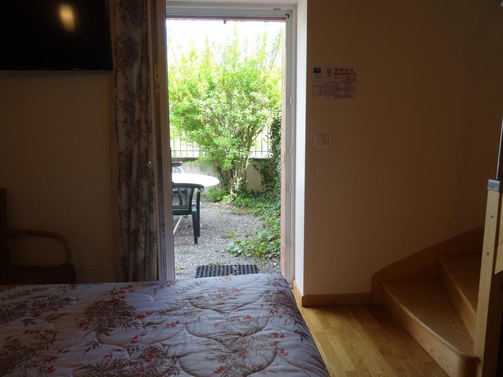 Hotel Restaurant De La Poste Saint-Just-en-Chevalet エクステリア 写真