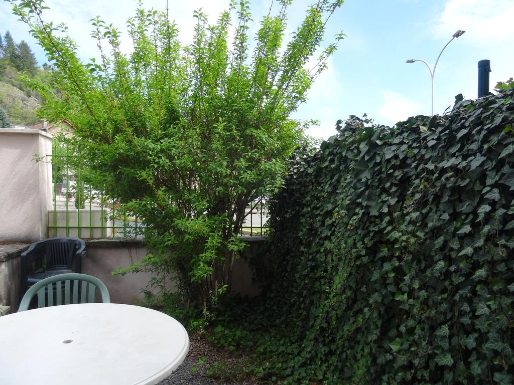 Hotel Restaurant De La Poste Saint-Just-en-Chevalet エクステリア 写真